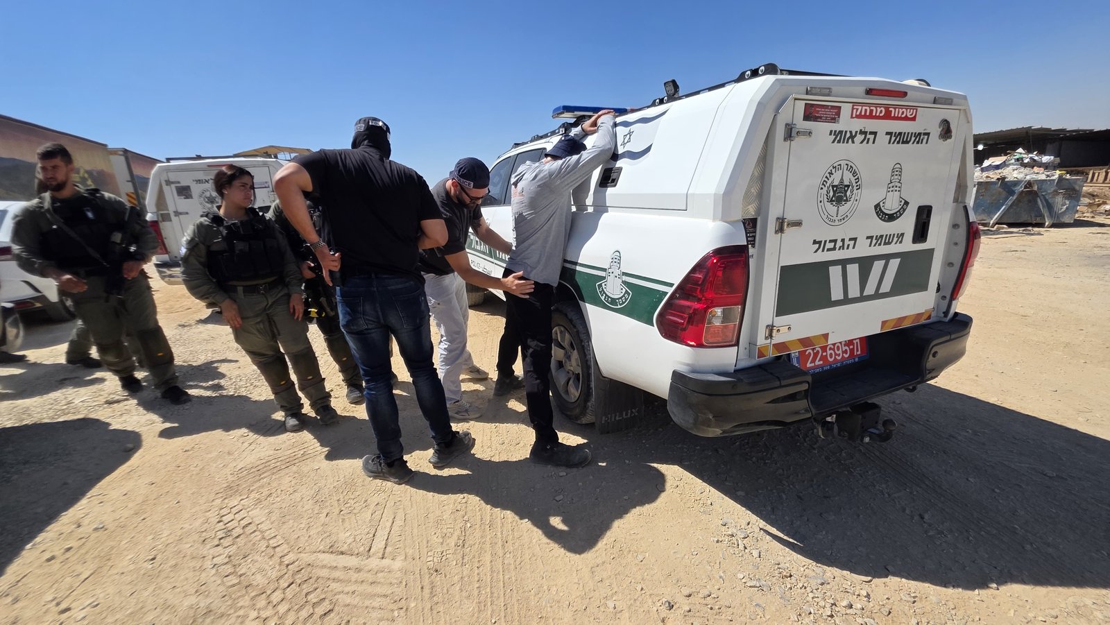 رهط: السلطات تشدد الخناق الاقتصادي وسط اتهامات بـ«إخفاء بضائع» واستخدام مخالف للعقار