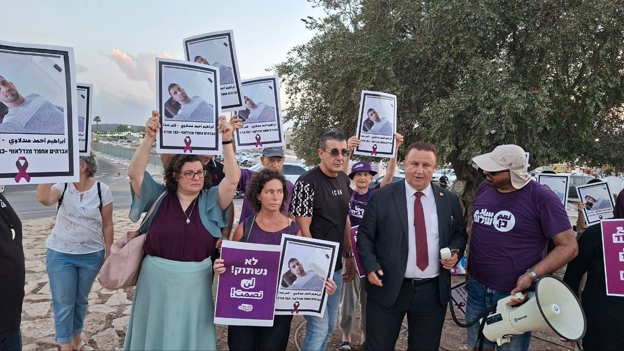 وقفة في كفر مندا بعد جريمة القتل؛ نقف معًا: نتمسك بحقنا في تغيير هذا الواقع