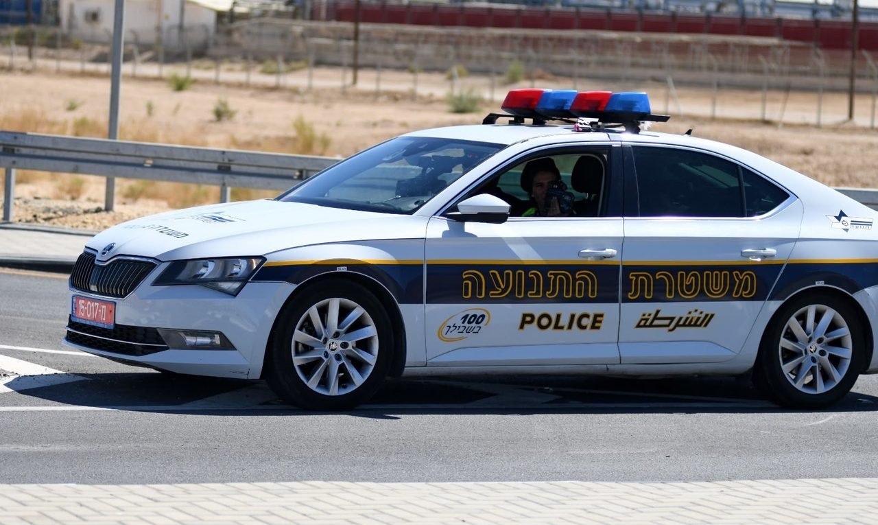 النقب: مدير مدرسة رهن الحبس المنزلي بشبهة الاعتداء على طالب وعضّه.. والمدير ينفي