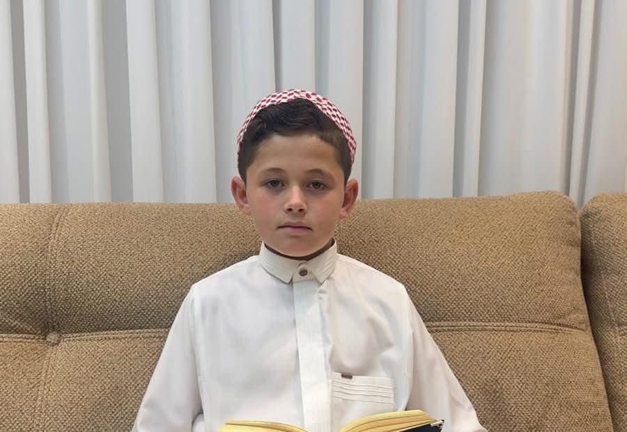 جمال إسلام هنية من تل السبع يُتمّ حفظ القرآن الكريم كاملًا بعمر 13 عامًا